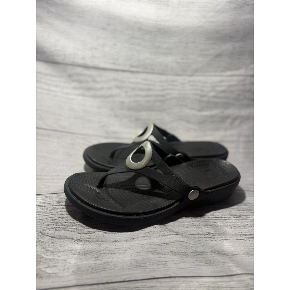 Crocs Sanrah Sandals Womens 9 Black Silver Circle Slip On Thong Comfort Wedge